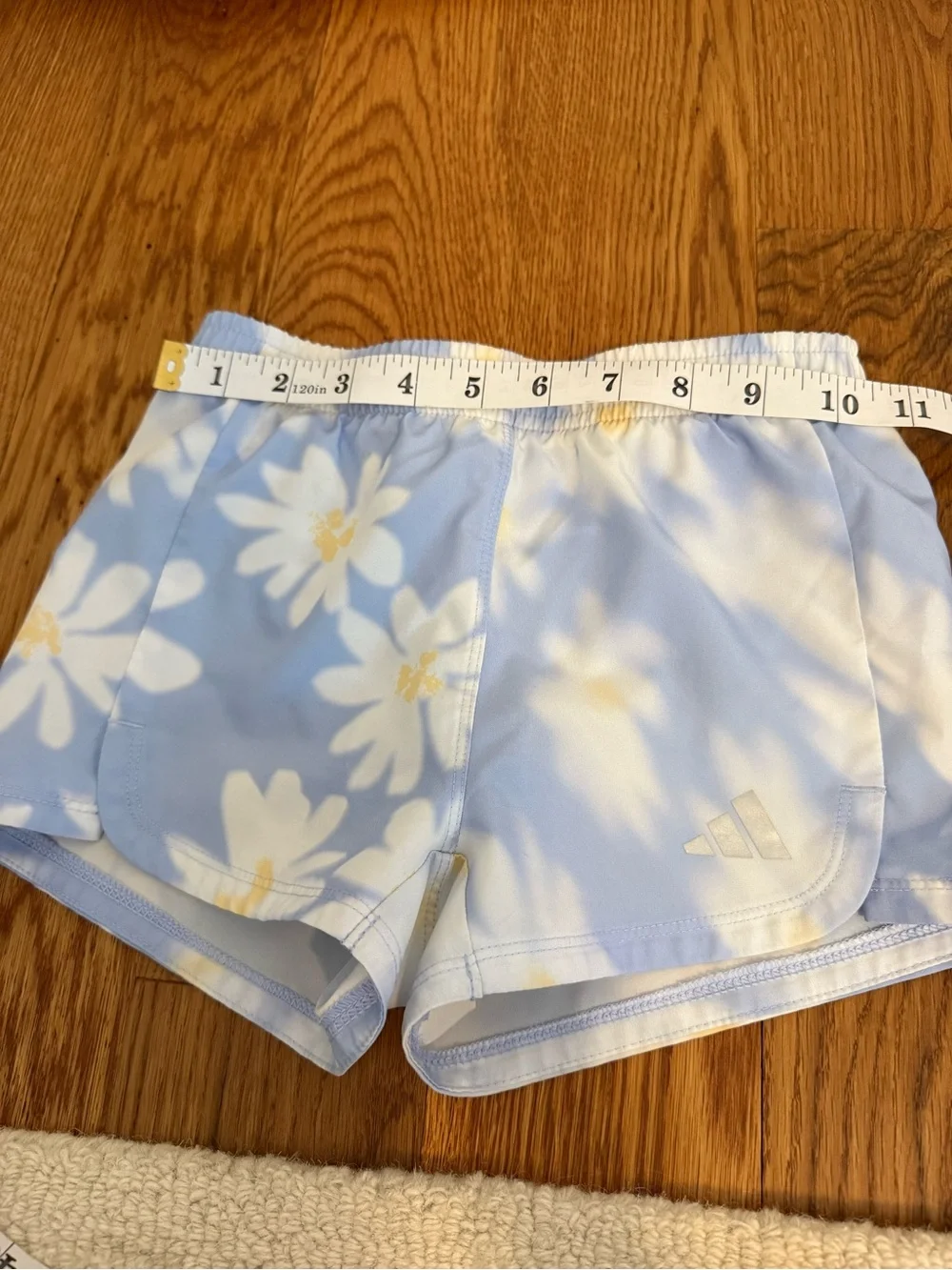 Adidas Girl’s Athletic Shorts with Daisy Pattern Size 5 Blue Dawn